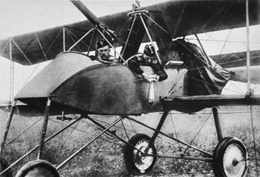 Colocando una bomba antes de partir, los aviadores de nuestro aliado en el Frente Oriental, de The Illustrated War News